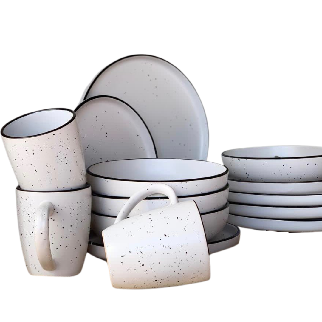 Vajilla blanca con puntos negros