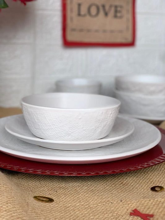 Vajilla blanca con textura