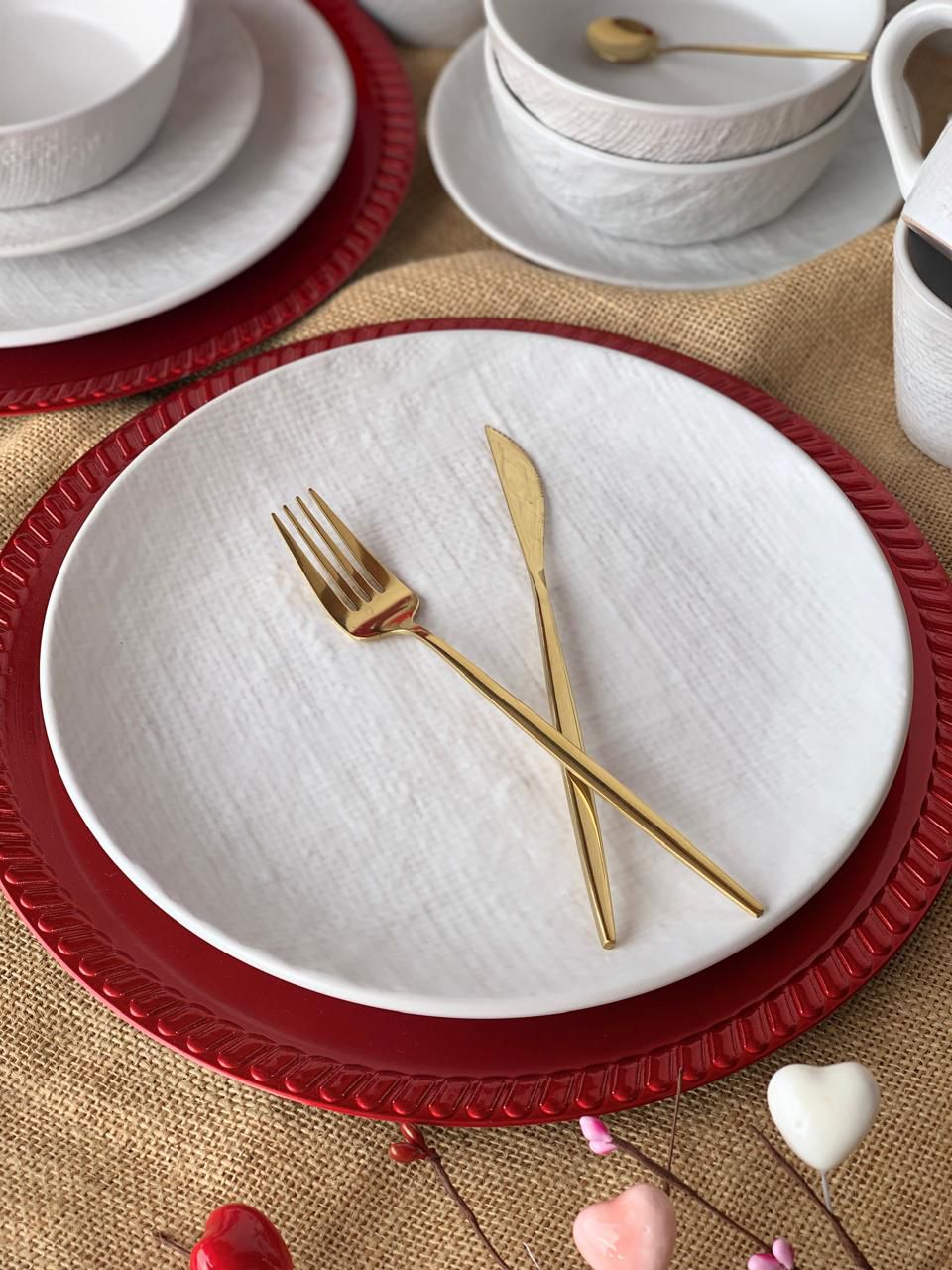 Vajilla blanca con textura